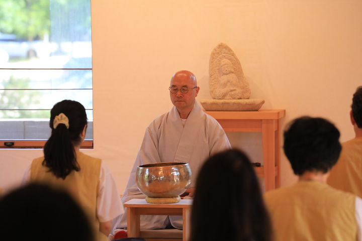 [서울=뉴시스] 31일 서울 진관사에서 진행된 선명상 체험 중 화두 명상 (사진=대한불교조계종 제공) 2024.05.31 *재판매 및 DB 금지