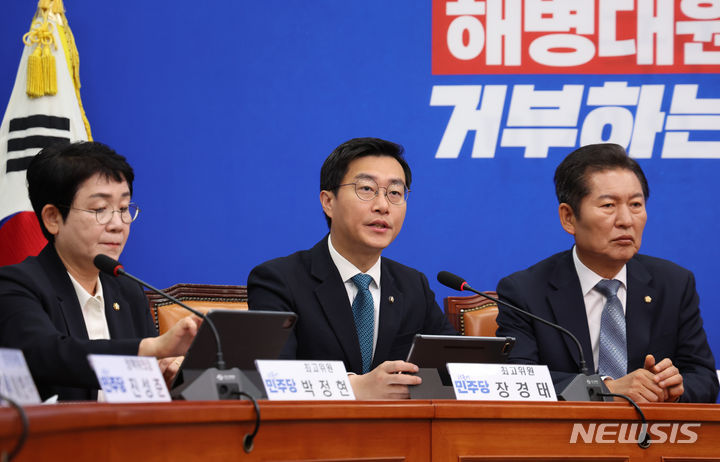 [서울=뉴시스] 고승민 기자 = 장경태 더불어민주당 최고위원이 31일 서울 여의도 국회에서 열린 최고위원회의에서 발언하고 있다. 2024.05.31. kkssmm99@newsis.com