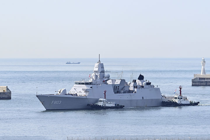 [부산=뉴시스] 북대서양조약기구(NATO·나토)가 연이은 정체 불명의 드론 출현에 대응해 발트해 경계 작전을 강화한다고 밝혔다. 사진은 네덜란드 왕립해군 소속 방공호위함 '트롬프함'(F803·6050t급)이 지난해 6월1일 부산 남구 해군작전사령부 부산작전기지에 입항하는 모습. (사진=해군작전사령부 제공) 2025.09.28. photo@newsis.com *재판매 및 DB 금지