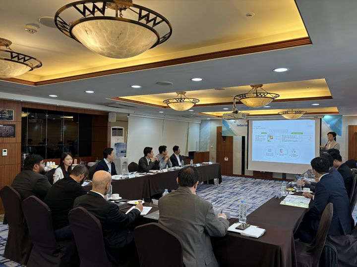 [서울=뉴시스] 지난해 카타르 방한단과 한국 스마트팜 기업 관계자들이 참석한 기업 간담회 현장 모습. (사진=KOTRA 제공) photo@newsis.com *재판매 및 DB 금지