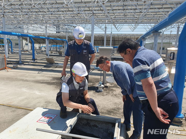 [안산=뉴시스] 안산시가 취약시설에 대한 점검을 벌이고 있다.(사진=안산시 제공02024.06.03.photo@newsis.com