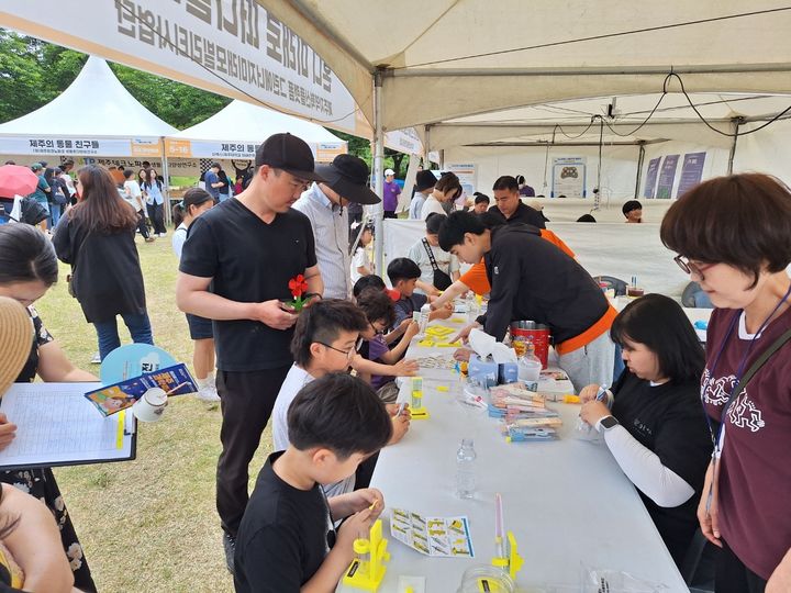  *재판매 및 DB 금지
