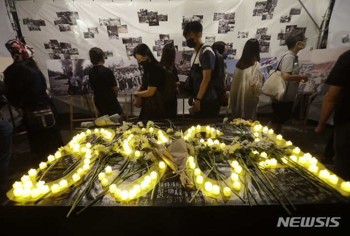 [타이베이=AP/뉴시스] ﻿﻿1989년 발생한 톈안먼 민주화 시위가 36주년을 맞은 가운데, 국제 인권단체가 중국 정부에 철저한 진상 규명과 책임자 처벌을 요구하고 나섰다. 사진은 톈안먼 민주화 시위 35주년인 지난해 6월 4일 대만 타이베이에서 톈안먼 시위 추모행사가 열리는 모습. 2025.06.04
