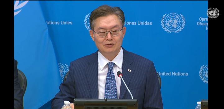 [워싱턴=뉴시스]황준국 유엔대사가 3일(현지시각) 미국 뉴욕 유엔본부에서 한국의 안전보장이사회(안보리) 의장국 수임 관련 기자회견에서 발언하고 있다. (사진=유엔 웹TV 캡쳐). 2024.06.04. *재판매 및 DB 금지