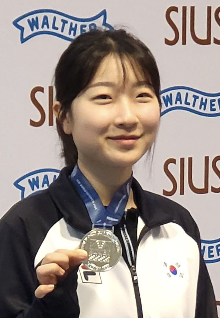 반효진(대구체고)이 3일(현지시각) 독일 뮌헨에서 열린 2024 국제사격연맹(ISSF) 뮌헨 월드컵 여자 10m 공기소총에서 은메달을 땄다. (사진=대한사격연맹 제공) *재판매 및 DB 금지
