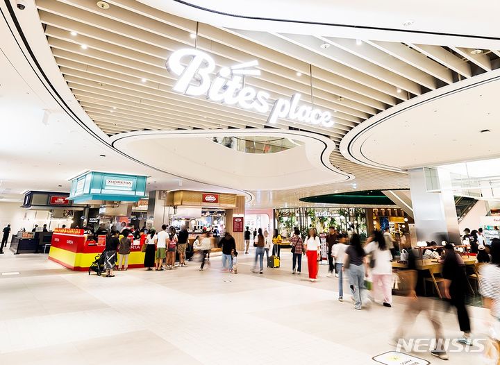 [서울=뉴시스]스타필드 수원이 푸드 편집숍 '바이츠 플레이스' 시즌2를 오픈했다고 4일 밝혔다.2024.06.04.(사진=신세계프라퍼티 제공)photo@newsis.com