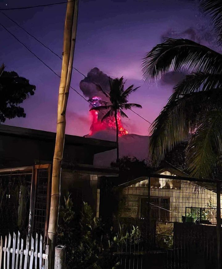 [서울=뉴시스] 3일(현지시각) 오후 6시51분께 필리핀 중부 네그로스섬의 칸라온 화산이 폭발했다. (사진=X 갈무리) *재판매 및 DB 금지