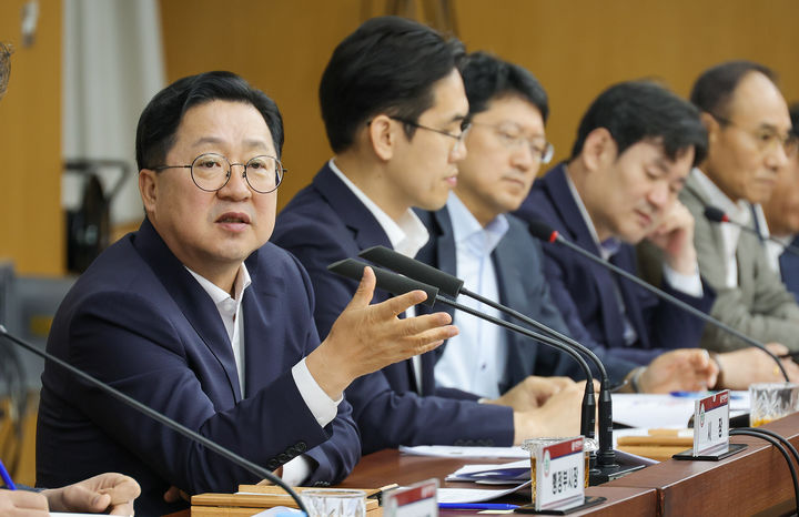 [대전=뉴시스]이장우 대전시장이 4일 확대간부회의에서 공무원 주 1회 재택근무제 도입을 검토하라고 지시했다. (사진=대전시 제공) 2024. 06. 04&nbsp; *재판매 및 DB 금지