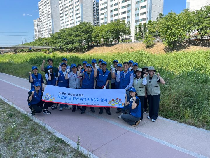 한국도로공사 서울경기본부 플로깅 행사. (사진=한국도로공사 서울경기본부 제공) *재판매 및 DB 금지 *재판매 및 DB 금지