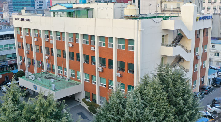 말다툼 중 지인에 흉기 꺼내 협박, 60대 현행범 체포