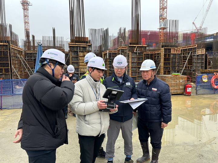 [수원=뉴시스] 지 2월 드론활용 해빙기 안전점검. (사진=경기도 제공) 2024.06.05. photo@newsis.com *재판매 및 DB 금지