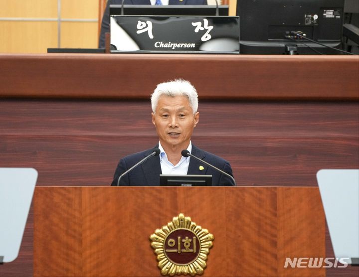 [전주=뉴시스] 염영선 의원이 5일 제410회 정례회 2차 본회의 도정질문에서 김관영 도지사를 향해 도정 질의를 하고 있다. 2024.06.05 *재판매 및 DB 금지