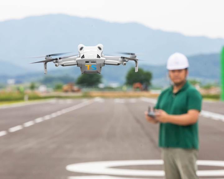 [서울=뉴시스] 한국교통안전공단 김천드론자격센터에서 드론 연습 비행을 하는 모습. (사진=교통안전공단 제공) 2024.06.07. photo@newsis.com *재판매 및 DB 금지