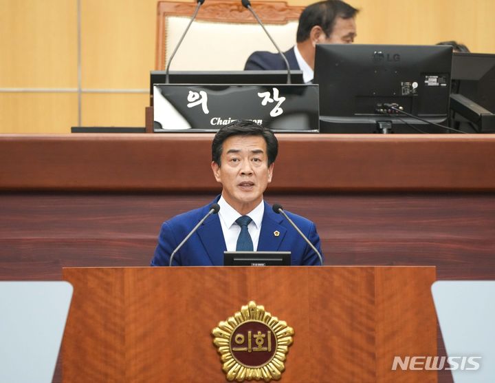 [전주=뉴시스] 윤정훈 전북도의원이 7일 제410회 정례회 제3차 본회의 도정 및 교육·학예·행정에 관한 질문에서 '태권도원 활성화'를 주장하고 있다. 2024.06.07 *재판매 및 DB 금지