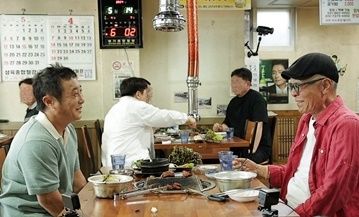 [서울=뉴시스] '백반기행' 허영만, 김병만. (사진 = TV조선 제공) 2024.06.09. photo@newsis.com *재판매 및 DB 금지