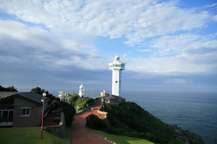 [여수=뉴시스] 여수 거문도 등대 (사진=여수해수청 제공) photo@newsis.com *재판매 및 DB 금지