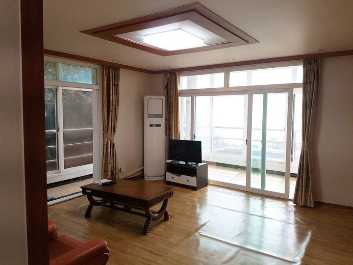 [여수=뉴시스] 여수 거문도 등대 체험 숙소 실내 공간. (사진=여수해수청 제공) photo@newsis.com *재판매 및 DB 금지