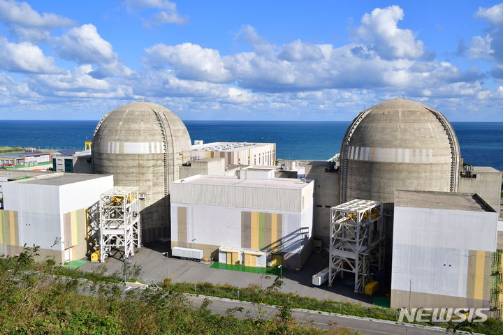 신월성2호기(왼쪽)