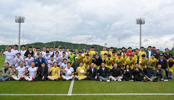 [대구=뉴시스] 대구 수성구·경북 영덕군, 상생발전 친선 축구교류전. (사진 = 대구시 수성구 제공) 2024.06.10. photo@newsis.com *재판매 및 DB 금지