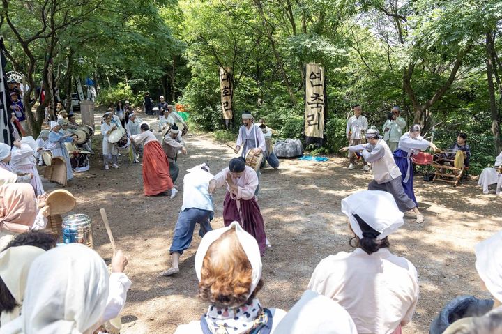 [대전=뉴시스] 조명휘 기자 =대전 대덕구 계족산 봉황마당에서 10일'계족산 무제'가 열리고 있다. (사진= 대덕구 제공) 2024.06.10. photo@newsis.com *재판매 및 DB 금지