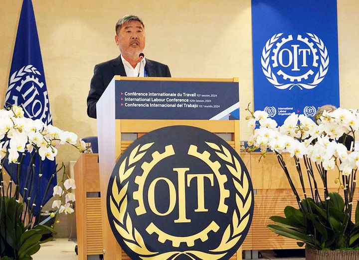 [서울=뉴시스] 홍효식 기자 = 김동명 한국노총 위원장이 10일(현지시간) 스위스 제네바에서 열린 제112차 국제노동기구(ILO) 총회에서 한국 노동계를 대표해 연설하고 있다. (사진=한국노총 제공) 2024.06.10. photo@newsis.com *재판매 및 DB 금지