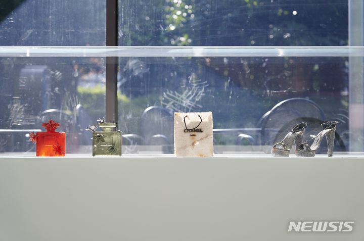 [서울=뉴시스]신세계면세점, 최혜숙 작가 전시.2024.06.11.(사진=신세계면세점 제공)photo@newsis.com