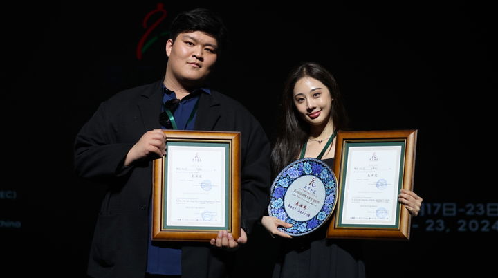 [서울=뉴시스] 최우수 연기상을 받은 노용원(왼쪽), 유예리 학생. (사진=중앙대 제공) *재판매 및 DB 금지