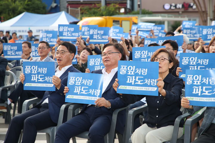 [창원=뉴시스] 강경국 기자 = 홍남표 경남 창원시장이 10일 오후 마산합포구 오동동문화광장에서 개최된 6월 민주항쟁 제37주년 경남기념식에 참석하고 있다. (사진=창원시청 제공). 2024.06.11. photo@newsis.com *재판매 및 DB 금지