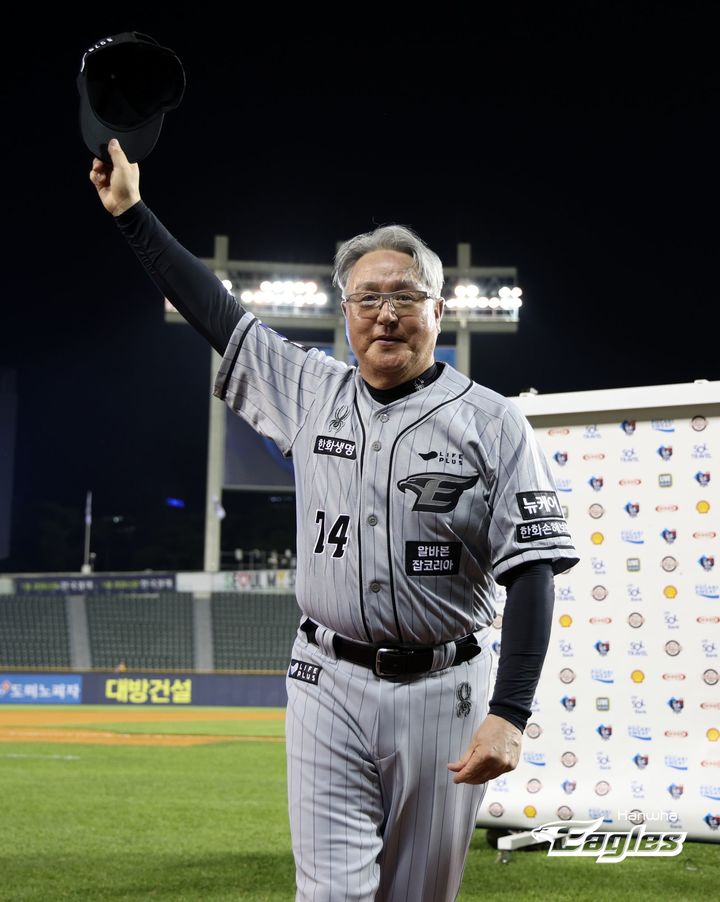 [서울=뉴시스] 김경문 감독이 이끄는 한화 이글스는 11일 잠실구장에서 열린 '2024 신한 쏠뱅크 KBO리그' 두산 베어스와의 원정경기에서 6-1로 승리했다.(사진=한화 이글스 제공) 2024.06.11 *재판매 및 DB 금지