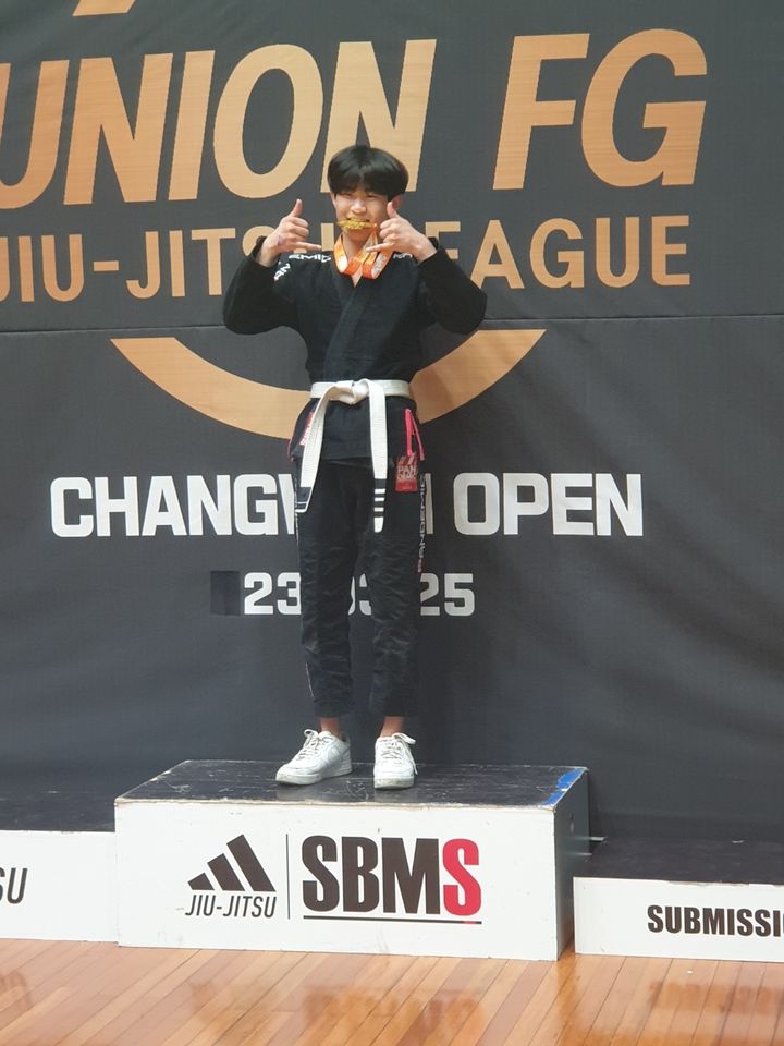 [서울=뉴시스] 한국장기조직기증원은 지난달 19일 부산대학교 병원에서 박유현 군이 뇌사장기기증으로 1명의 생명을 살리고 하늘의 천사가 돼 떠났다고 12일 밝혔다. (사진=한국장기조직기증원 제공) 2024.06.12. photo@newsis.com *재판매 및 DB 금지