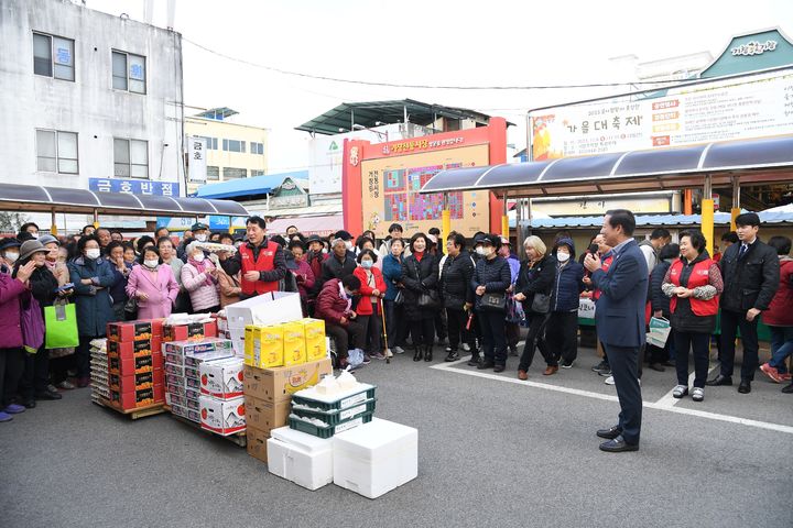 [거창=뉴시스] 거창군청 주말장터 *재판매 및 DB 금지 *재판매 및 DB 금지