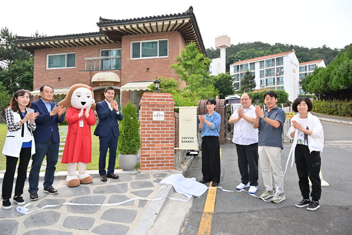 [울산=뉴시스] 울산 중구가 카페우딬(태화동 748), 파라안병영성(동동 65-1), PAAN브런치카페(옥교동 188-9) 민간 정원 3곳을 ‘으뜸정원’으로 지정했다. *재판매 및 DB 금지