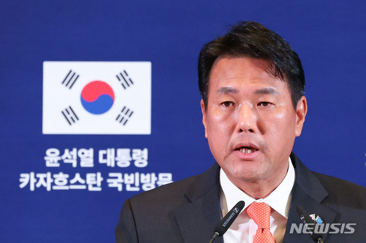 [아스타나(카자흐스탄)=뉴시스] 조수정 기자 = 김태효 국가안보실 1차장이 12일 12일 오후(현지시간) 카자흐스탄 아스타나 한국프레스센터에서 카자흐스탄 순방 성과 관련 브리핑을 하고 있다. 2024.06.12. chocrystal@newsis.com