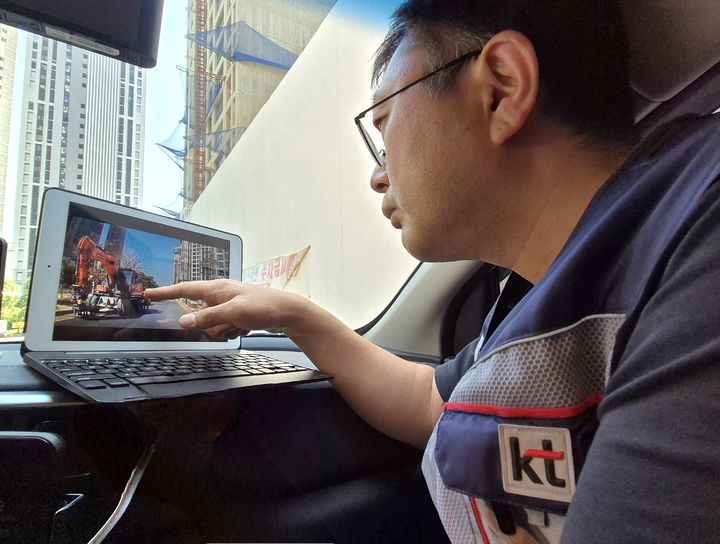 [대구=뉴시스] KT대구경북광역본부가 자체 개발한 'AI 패트롤' 솔루션으로 KT선로시설 인근 사외공사를 실시간 탐지한다. (사진 = KT대구경북광역본부 제공) 2024.06.13. photo@newsis.com *재판매 및 DB 금지