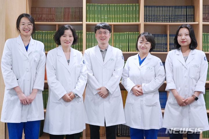 [인천=뉴시스] 가톨릭대학교 인천성모병원 약제팀