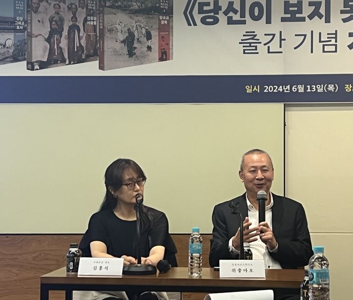 [서울=뉴시스] 13일 서울 중구 프란치스코 교육회간에서 열린 기자간담회에서 쉬충마오(오른쪽)가 말하고 있다. 2024.06.13. tide1@newsis.com *재판매 및 DB 금지 *재판매 및 DB 금지