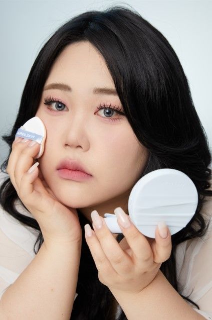 [서울=뉴시스] 에이피알의 뷰티 브랜드 에이프릴스킨이 뷰티 크리에이터 '시네'와 공동 개발한 '글로잉 매트 쿠션'을 성공적으로 론칭했다고 14일 밝혔다. (사진=에이피알 제공) *재판매 및 DB 금지