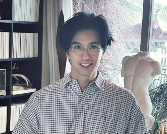 [서울=뉴시스] 58세 나이를 가진 남성이 동안 외모로 주목받으면서 자신의 동안 유지 비결을 공개했다. (사진=인스타그램 갈무리) *재판매 및 DB 금지