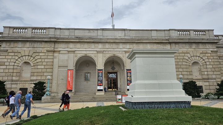 [서울=뉴시스] 미국 연방정부 셧다운(일시 업무 중단) 사태가 12일째 이어지는 가운데 워싱턴DC의 관광 명소인 스미스소니언 박물관과 국립동물원이 문을 닫았다고 CNN이 12일(현지 시간) 보도했다. 사진은 스미스소니언 국립아시아미술관. 2025.10.13.  *재판매 및 DB 금지