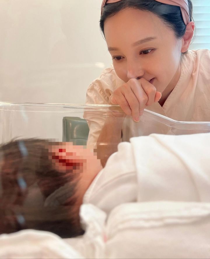 [서울=뉴시스] 그룹 '슈가' 출신 아유미가 득녀 소식을 전했다. (사진=아유미 인스타그램 캡처) 2024.06.15. photo@newsis.com *재판매 및 DB 금지