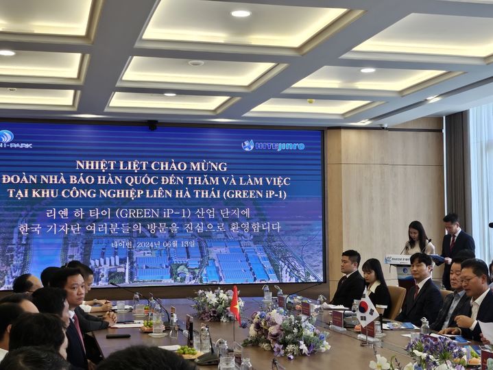 [타이빈성=뉴시스] 구예지 기자=지난 13일 그린아이파크 산업단지 건물에서 하이트진로 공장 설립 계획과 산업단지에 대한 설명이 이뤄지고 있다. *재판매 및 DB 금지