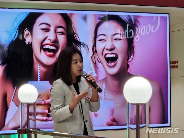 [서울=뉴시스] 류난영 기자= 고희경 공차코리아 대표이사가 17일 서울 강남 플래그십스토어에서 기자간담회를 진행하고 있다.&nbsp; 