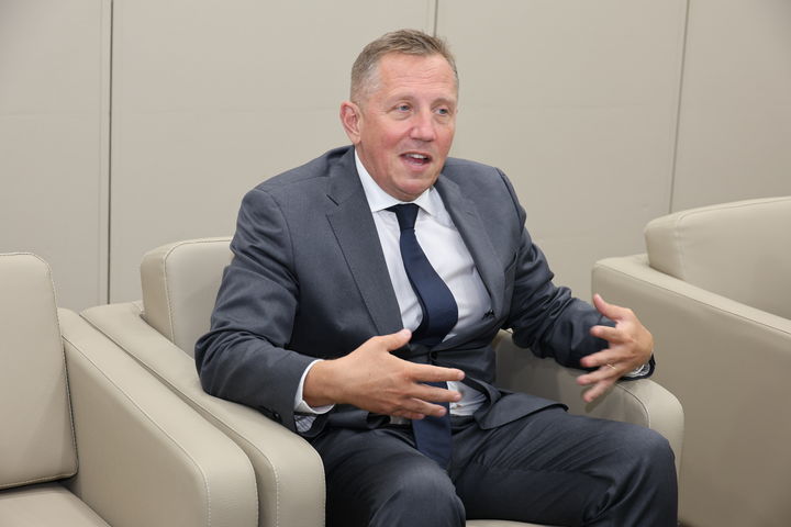 [부산=뉴시스] 벤 백웰(Ben Backwell) 세계풍력에너지협의회(GWEC·Global Wind Energy Council) 대표가 17일 오후 인터뷰에서 답변하고 있다. (사진=한국풍력산업협회 제공) 2024.06.17. photo@newsis.com *재판매 및 DB 금지