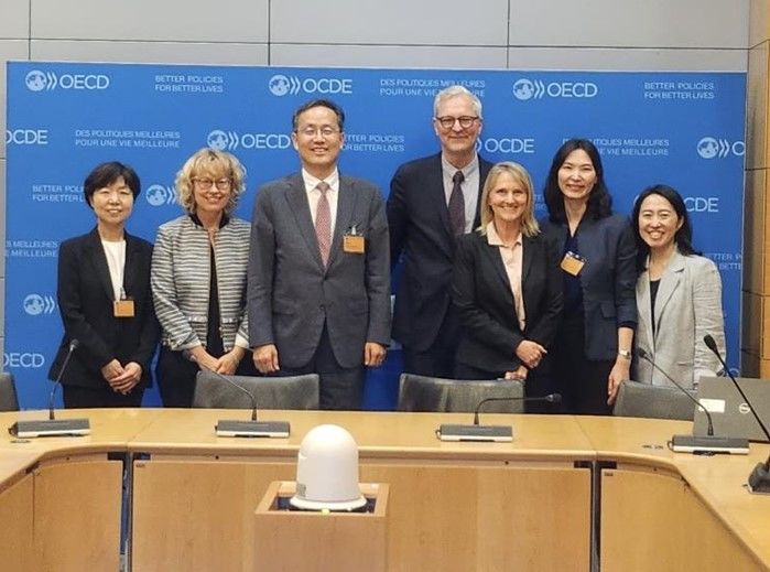 [세종=뉴시스] 사진은 경제협력개발기구(OECD) 통계정책위원회에 참석한 이형일 통계청장 모습. (사진=통계청 제공) *재판매 및 DB 금지