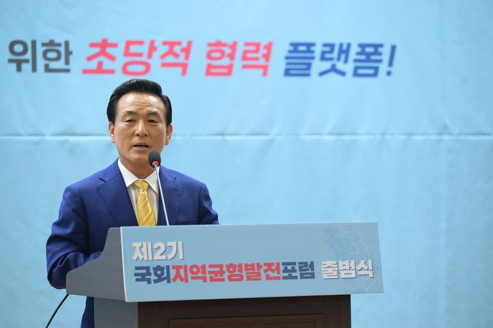 [논산=뉴시스]백성현 논산시장이 18일 국회지역균형발전포럼에서 연설하고 있다. 2024. 06. 19  *재판매 및 DB 금지