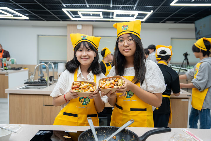 [수원=뉴시스] '밥심! 쌀심! 쌀벤저스 요리교실' 개강 기념식에 참석한 청소년들. (사진=국립농업박물관 제공) 2024.06.19. photo@newsis.com *재판매 및 DB 금지