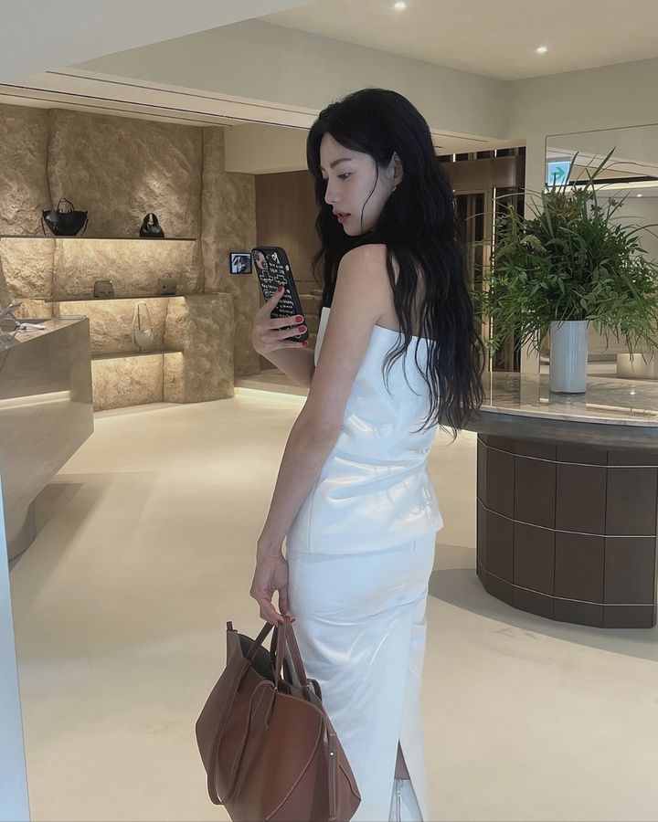 나나, 전신 타투 모두 지웠다…청순한 자태