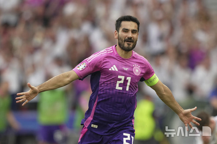 [슈투트가르트=AP/뉴시스] 독일 축구대표팀의 일카이 권도안이 20일(한국시각) 독일 슈투트가르트 아레나에서 열린 2024 유럽축구선수권대회(유로2024) 헝가리와의 조별리그 A조 2차전에서 골을 터뜨린 뒤 기뻐하고 있다. 2024.06.20