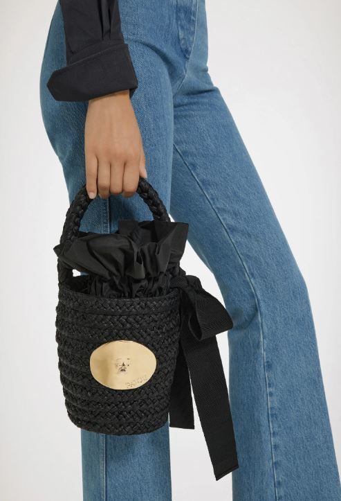 [서울=뉴시스] LF가 전개하는 프랑스 럭셔리 디자이너 브랜드 '빠투(PATOU)'와 '이자벨마랑(ISABEL MARANT)' 등이 올 여름 대세 가방으로 '라피아 백'이 뜨고 있다고 20일 밝혔다. (사진=LF 제공) *재판매 및 DB 금지