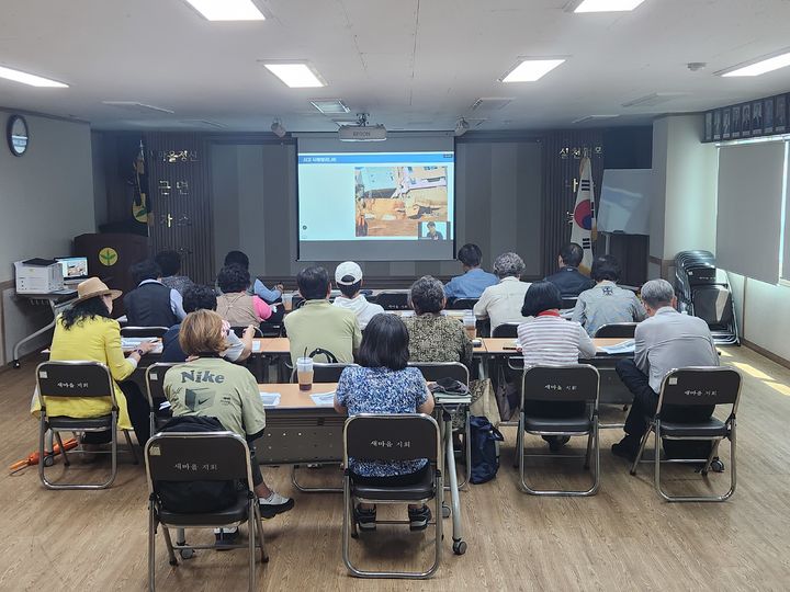 [진주=뉴시스] 국토안전관리원의 안성맞춤시니어클럽 보수교육 현장 모습. (사진=국토안전관리원 제공) 2024.06.20. photo@newsis.com *재판매 및 DB 금지